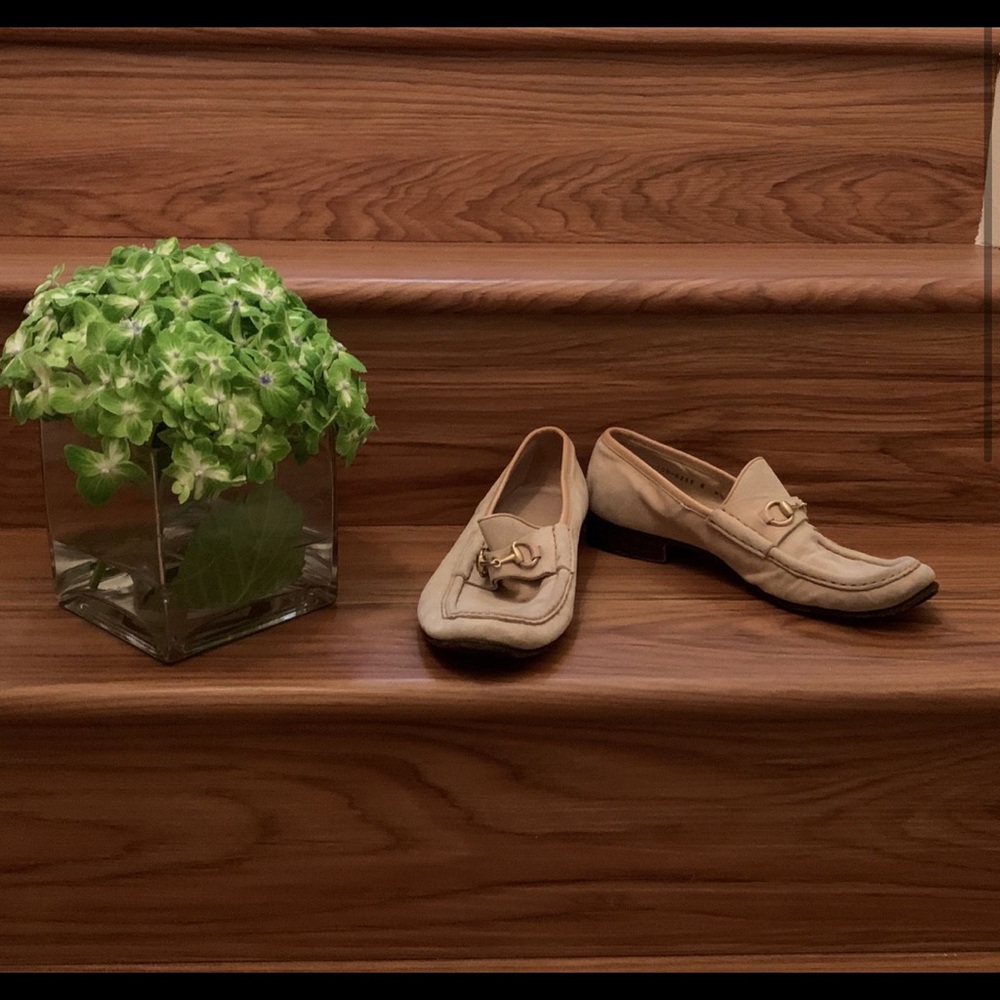 BEIGE GUCCI LOAFERS